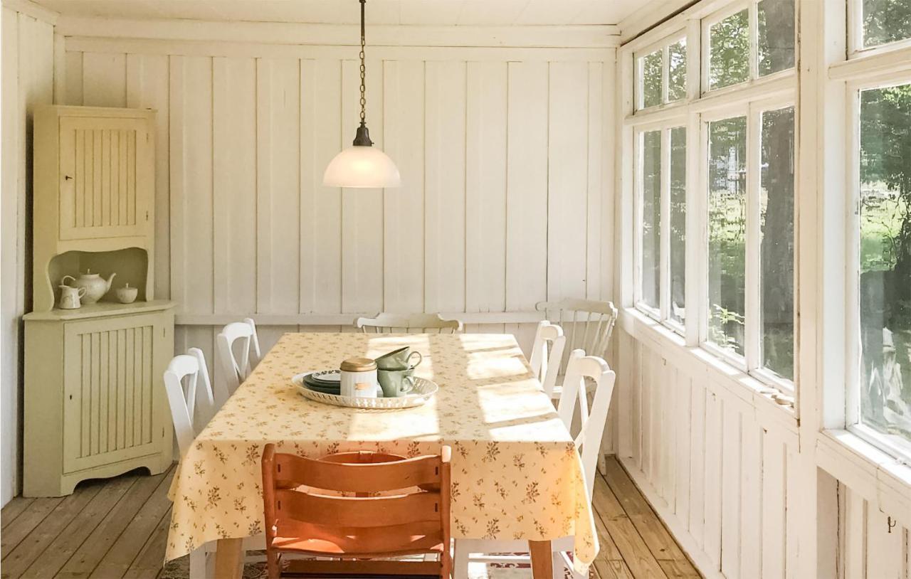 Amazing Home In Faerjestaden With Kitchen Exterior foto